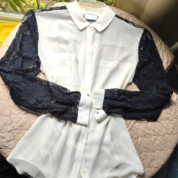 Bisou Bisou Tops - Black laced sleeves lightly sheer cream tunic blouse. Medium. Fits large.